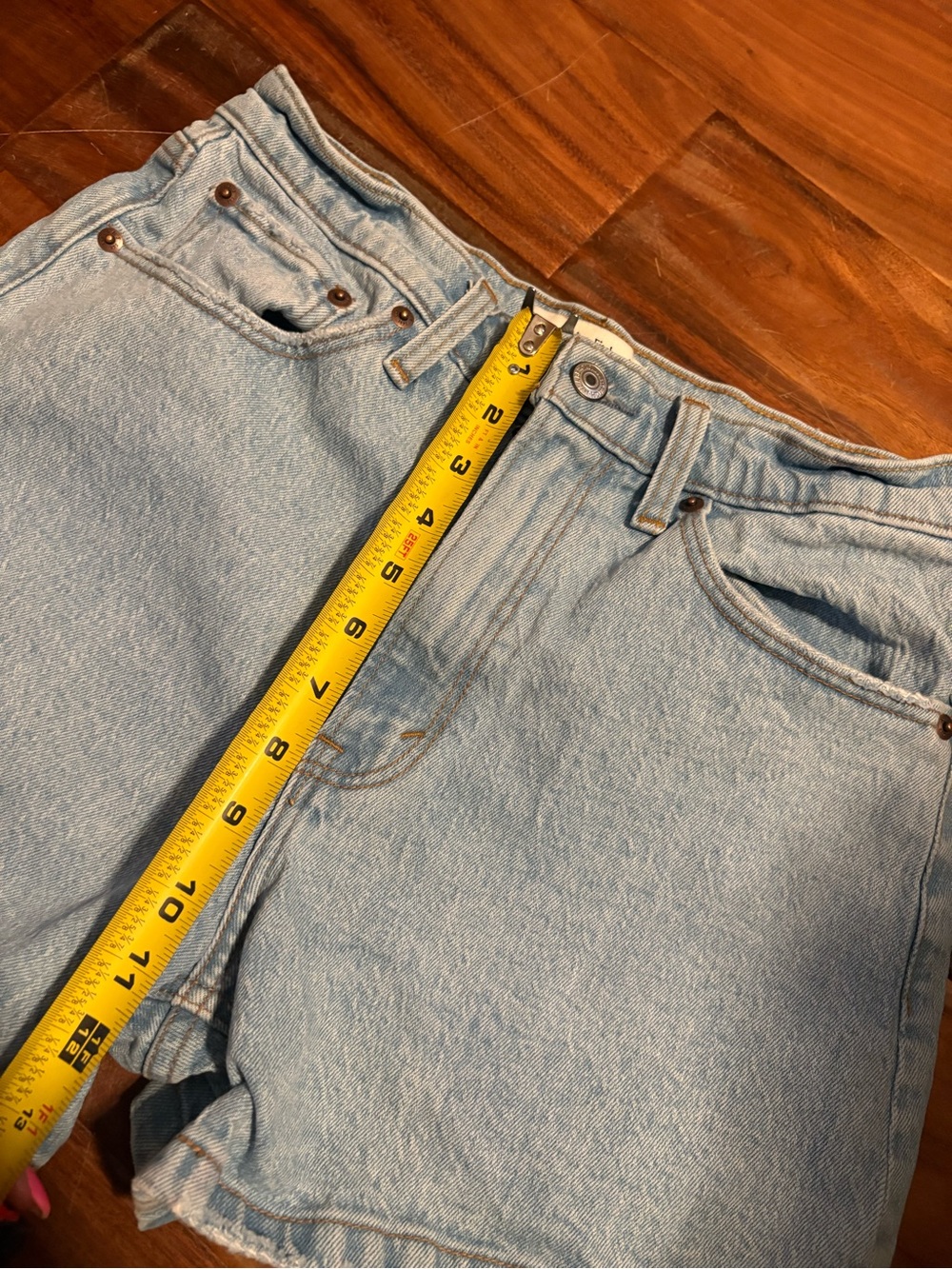 Abercrombie & Fitch 4” Dad Shorts Light Wash Denim High Rise Size 28 (1337) - Picture 2 of 8